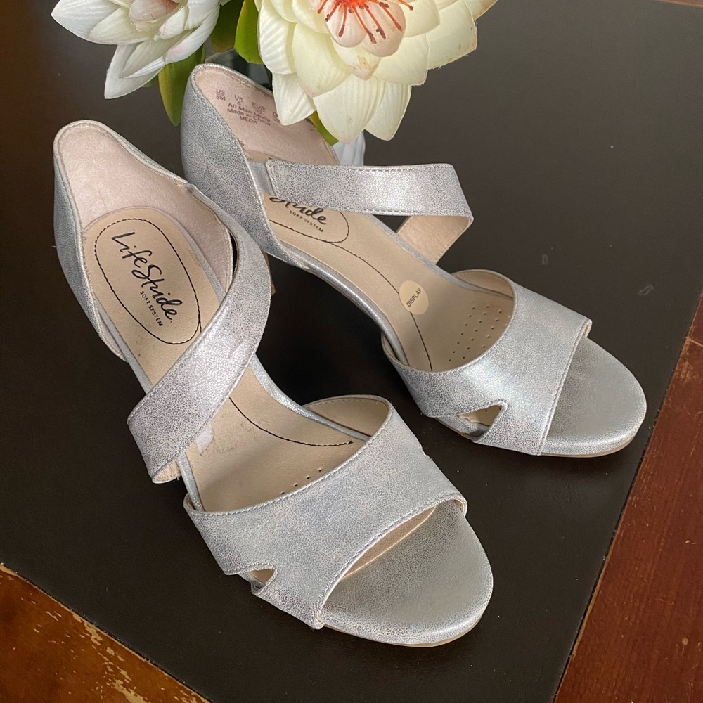 NWOB Life Stride Women's Silver Sandals